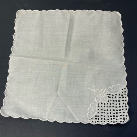 Six Vintage Hand Embroidered Ivory Linen Napkins Bourdon Point Madeira Design - Picture 3 of 4